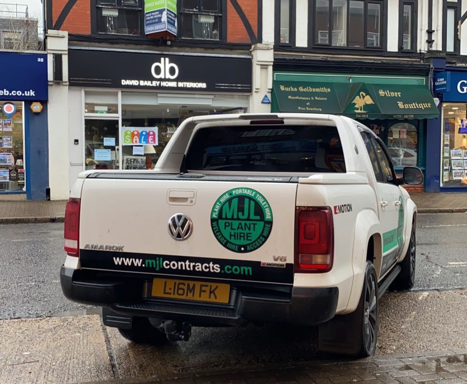 VW AMAROK V6 AVENTURA WHITE